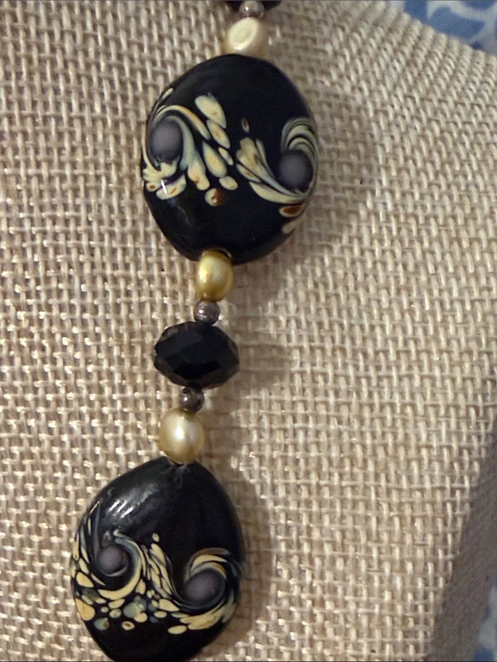 Black and Gold Floral Accent Beaded Necklace